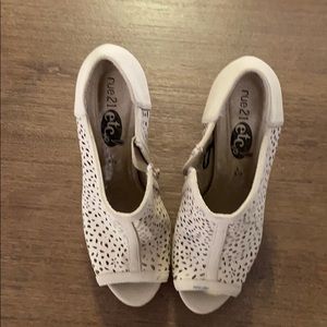 Tan heels, rue 21 size Large.